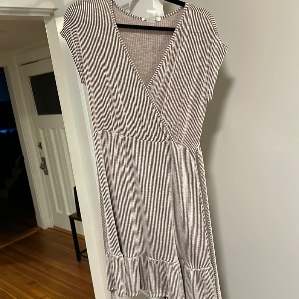 Ribbed detail peplum dress